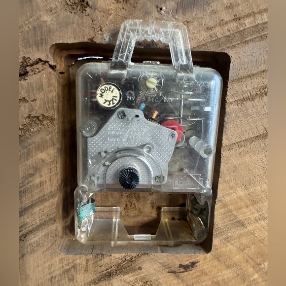 MCM wood slab with painted owl clock signed JO 1979 - Picture 7 of 9